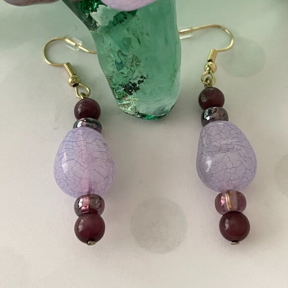 Bracelet & Pierced Earrings Shades of Purple Glass Beads Gold Findings - Picture 3 of 4